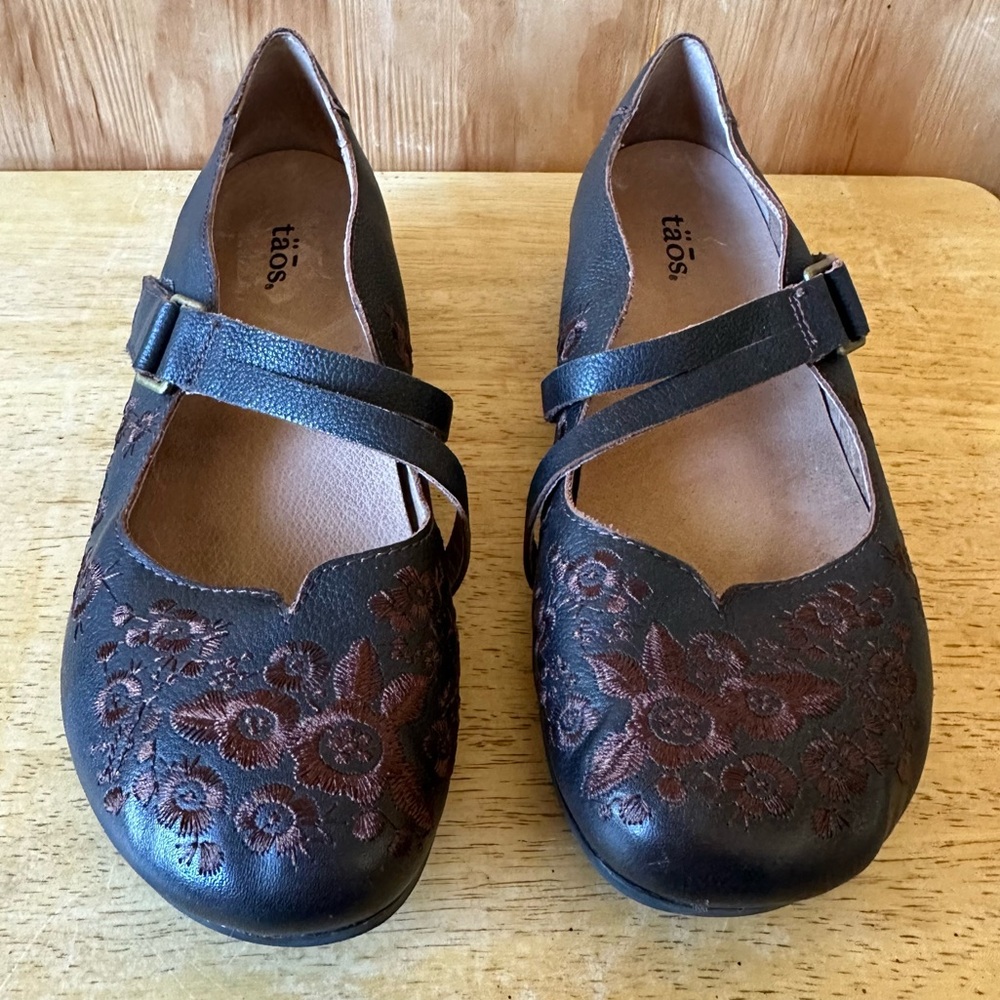 Taos Wish Brown Leather Embroidered Mary Jane Low Heel Shoe